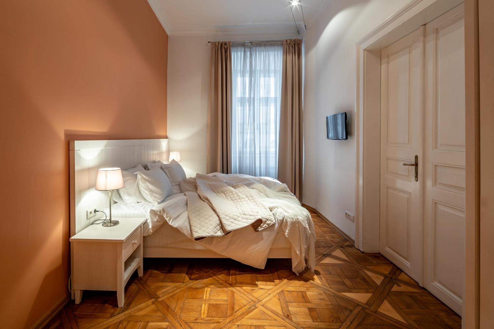 Apartamento Romari Площа Ринок 28 Leópolis Exterior foto